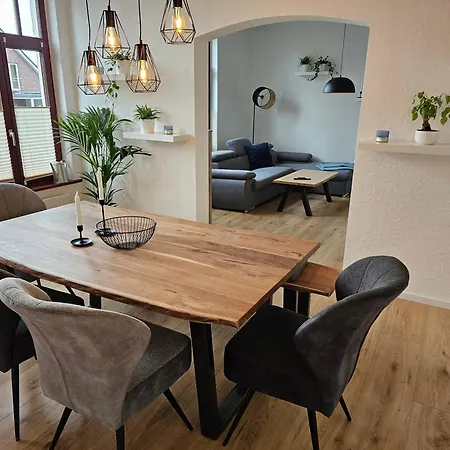 95qm Erdgeschosswohnung Im Villenviertel Vollausgestattet Mit Kamin, Balkon Und Garten - Wlan Gratis Apartamento