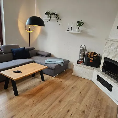 95qm Erdgeschosswohnung Im Villenviertel Vollausgestattet Mit Kamin, Balkon Und Garten - Wlan Gratis *