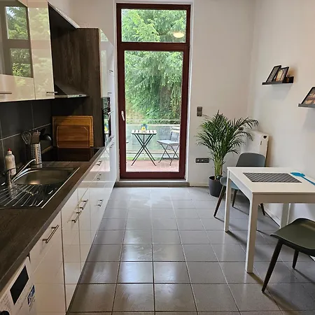 95qm Erdgeschosswohnung Im Villenviertel Vollausgestattet Mit Kamin, Balkon Und Garten - Wlan Gratis