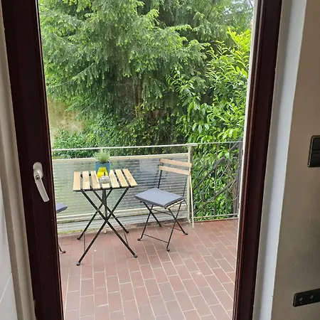 95qm Erdgeschosswohnung Im Villenviertel Vollausgestattet Mit Kamin, Balkon Und Garten - Wlan Gratis Apartamento *
