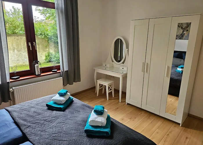95qm Erdgeschosswohnung Im Villenviertel Vollausgestattet Mit Kamin, Balkon Und Garten - Wlan Gratis * Wilhelmshaven
